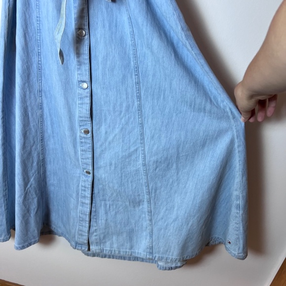 Tommy Hilfiger Denim Maxi Dress Belted Button Down Size 10 Light Wash Sleeveless - Picture 7 of 10